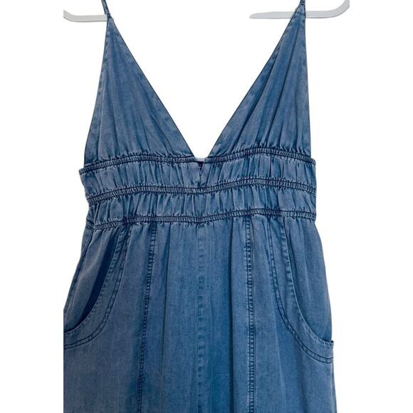 Jumpsuit Smocked Back V Neckline Wide Leg Jumpsuit Size Medium - Picture 2 of 10